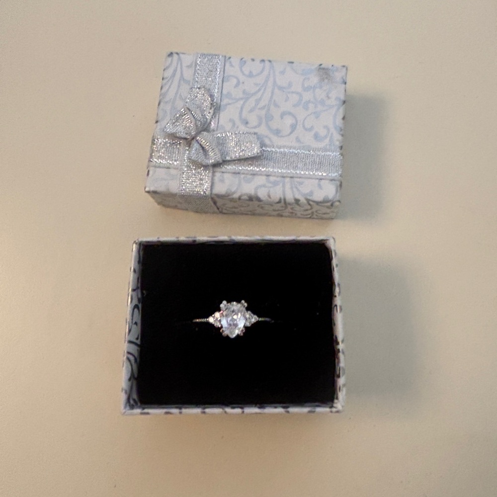 Stunning Silver Ring with Clear Gemstone